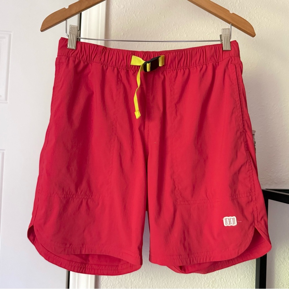 TOPO DESIGNS red mens nylon athletic hiking outdoor belted shorts‎